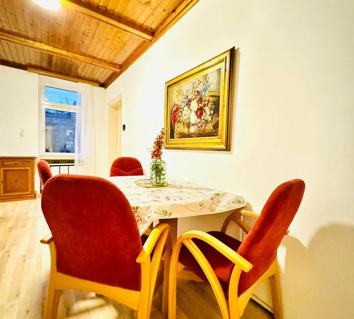 Cozy 4Br Apt For Up To 12P 10-Min To Fac Platz Vienna 0*,  Austria